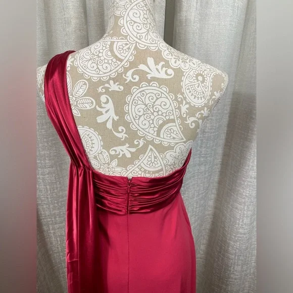 David’s Bridal One-Shoulder Gown Sz 12 – Rose Red - Picture 6 of 7